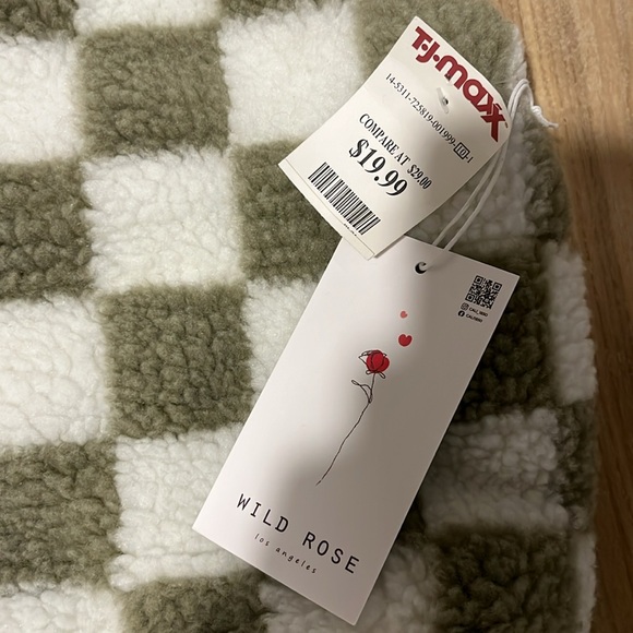 Wild Rose women’s medium green and white checkered vest - Picture 2 of 4